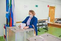 Высокая активность и общественная безопасность: 14 счетных участков очного предварительного голосования работают в Нижневартовском районе